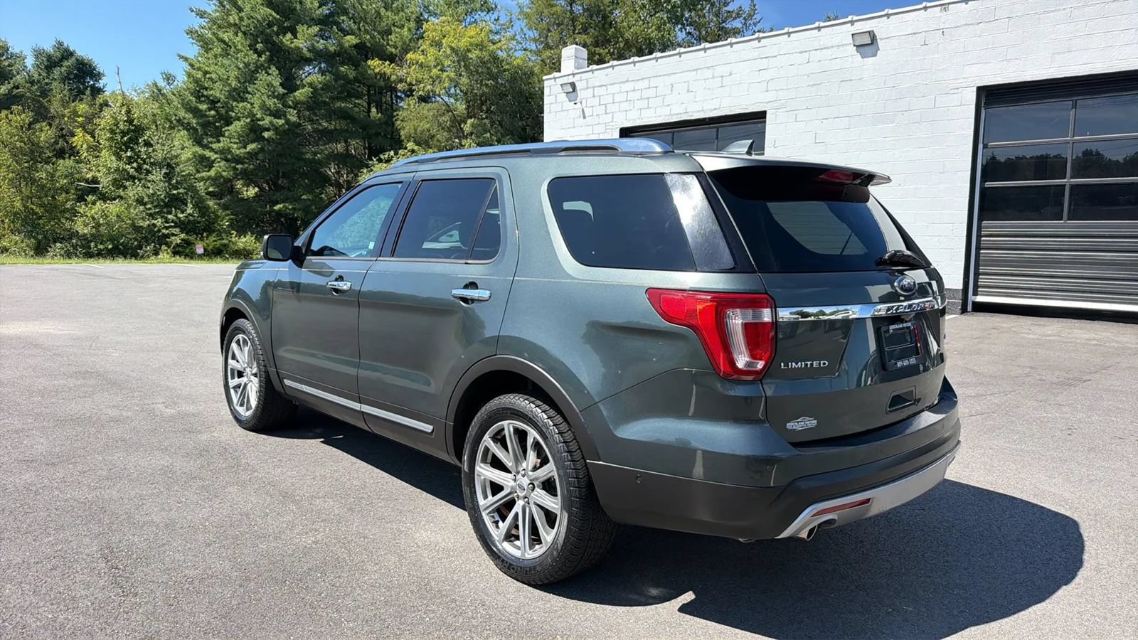 Used 2016 Ford Explorer Limited w/ Equipment Group 301A AWD/4WD image 5