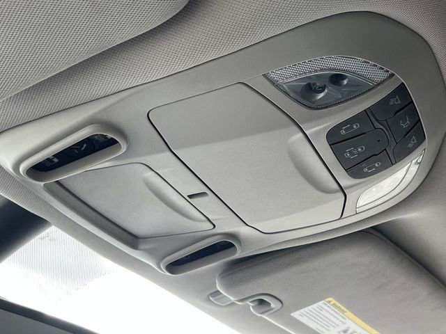 Used 2023 Chrysler Pacifica Limited FWD image 37