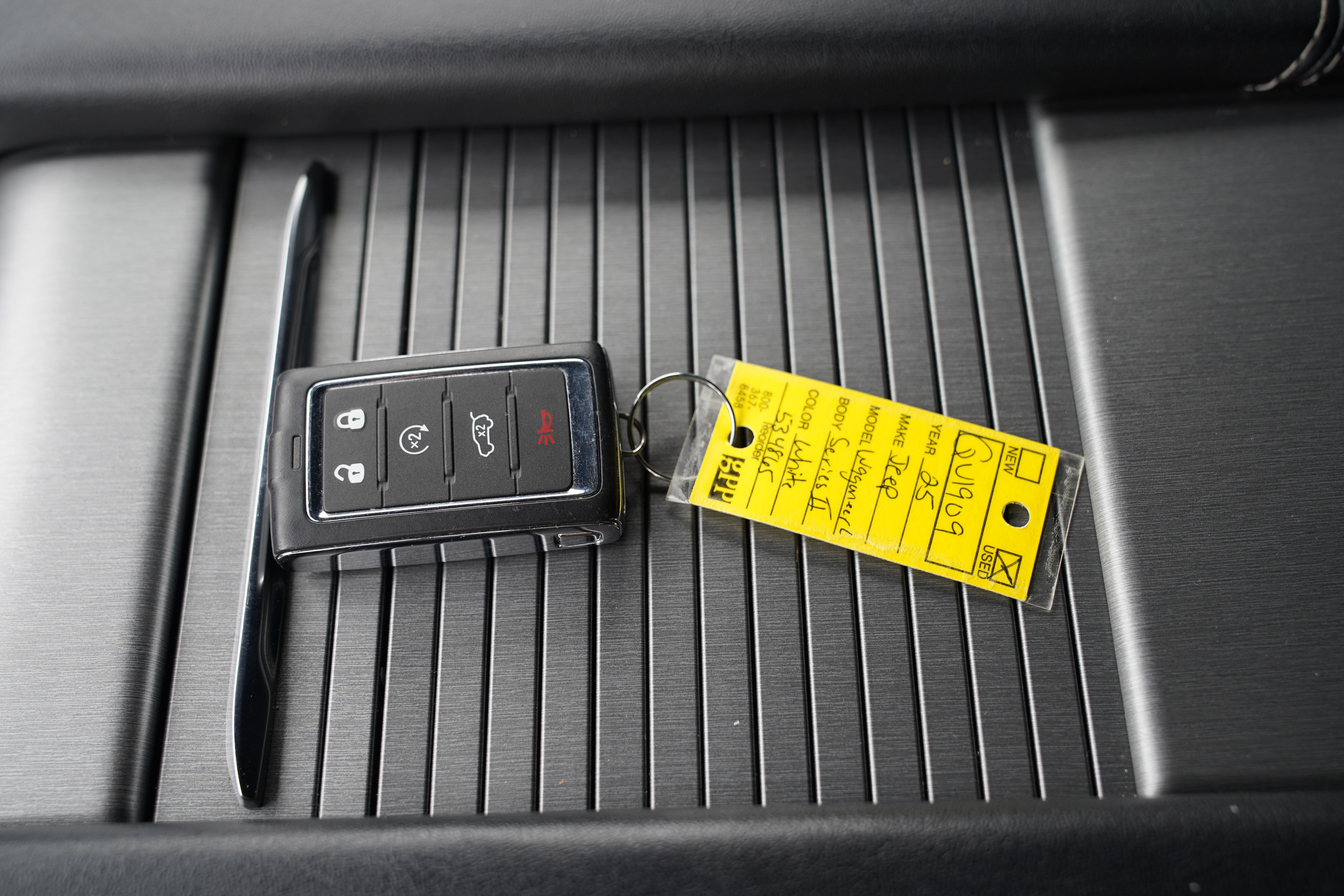 Used 2025 Jeep Wagoneer L Series II w/ 8-pass Seating Package AWD/4WD image 34