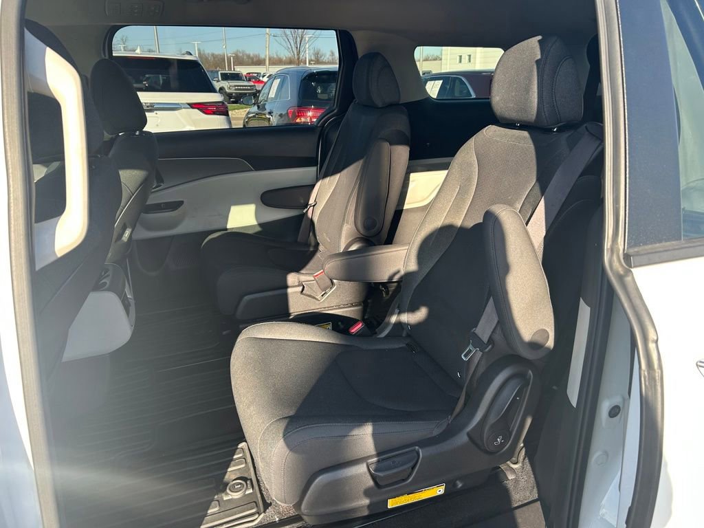 Certified 2023 Kia Carnival LX image 22
