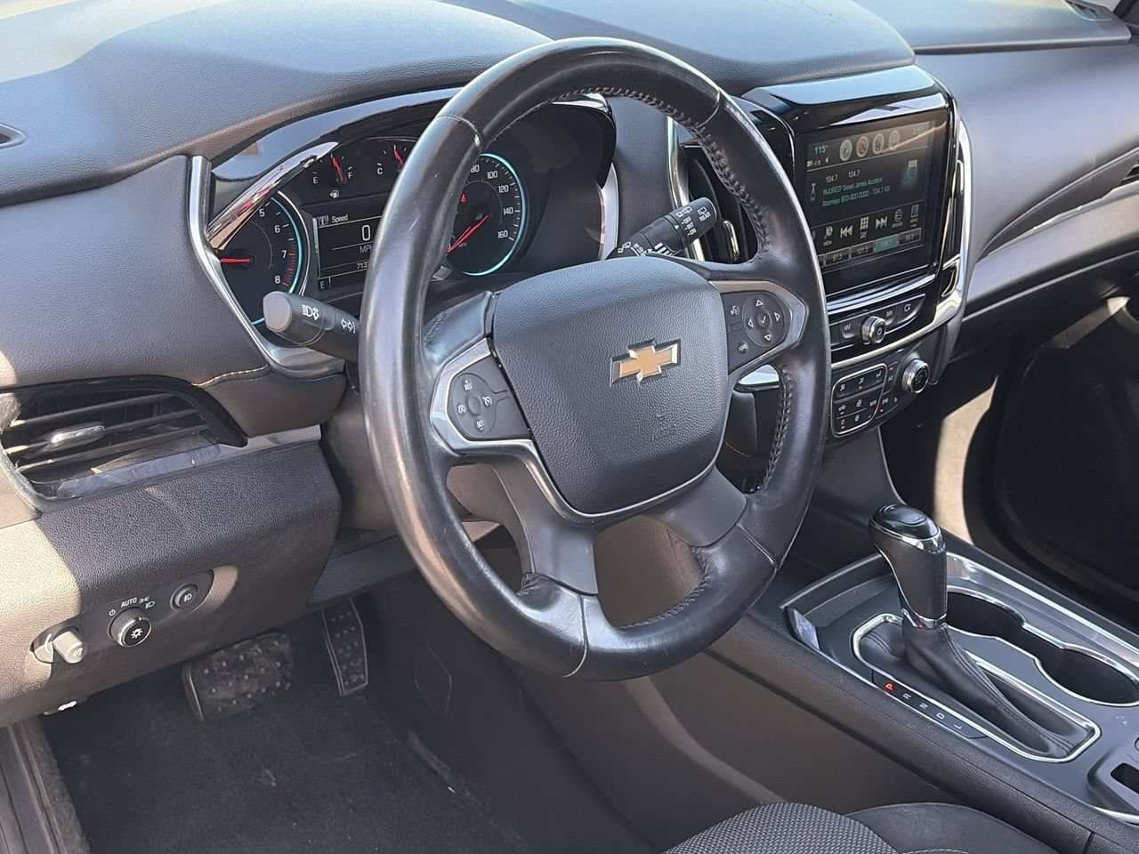 Used 2019 Chevrolet Traverse LT FWD image 17