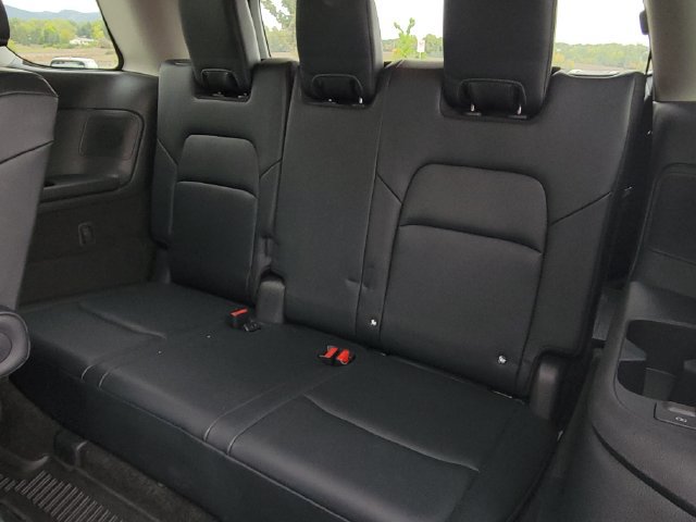 Used 2024 Nissan Pathfinder Platinum AWD/4WD image 16
