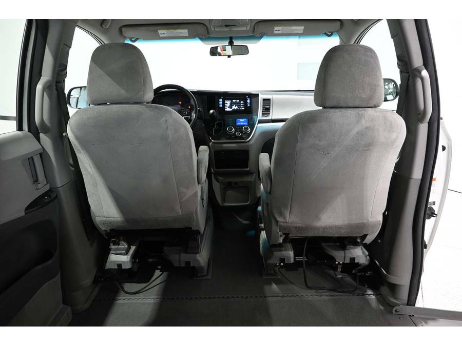 Used 2015 Toyota Sienna L FWD image 20