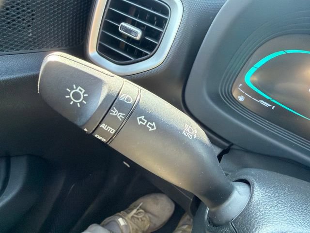Used 2025 Hyundai Venue FWD image 42
