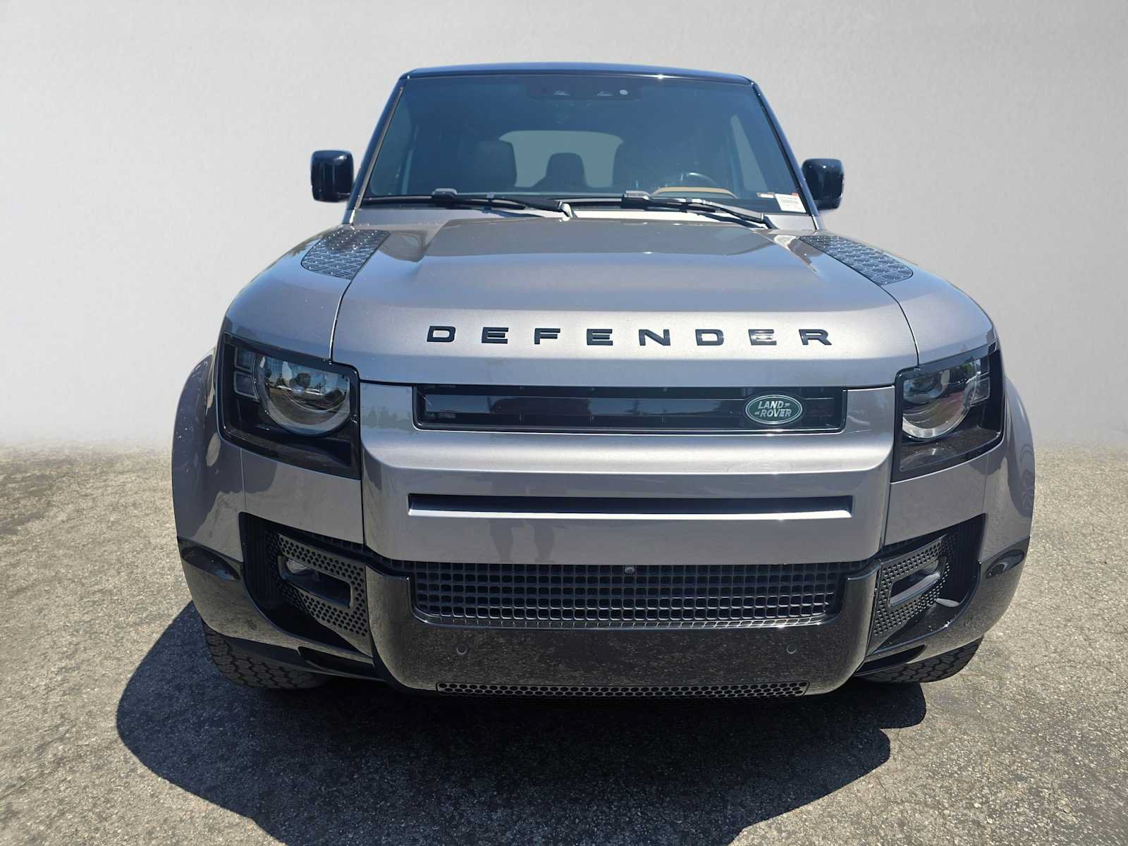 Used 2024 Land Rover Defender 110 X-Dynamic SE AWD/4WD image 8