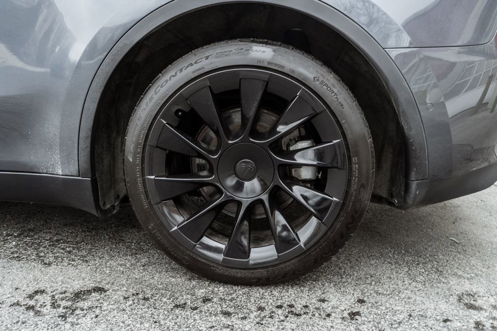 Used 2020 Tesla Model Y Long Range image 34