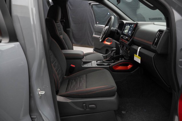 Used 2025 Nissan Frontier PRO-4X w/ Pro Convenience Package image 17