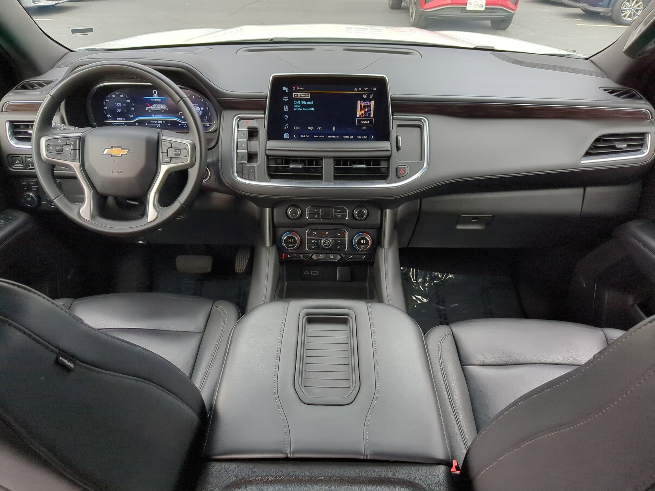 Used 2024 Chevrolet Suburban LT image 27