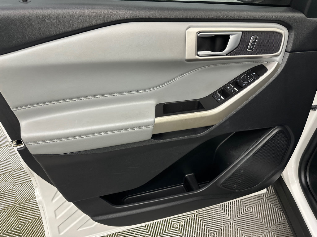 Used 2021 Ford Explorer XLT w/ Equipment Group 202A RWD image 11
