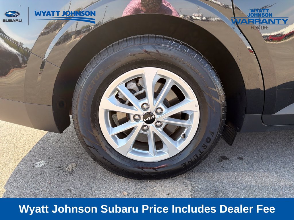 Used 2024 Kia Carnival LX FWD image 9