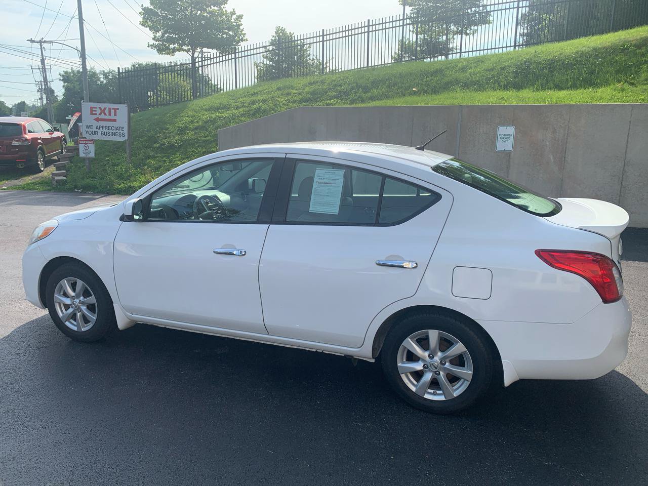 Used 2014 Nissan Versa SV w/ Convenience Package FWD image 3
