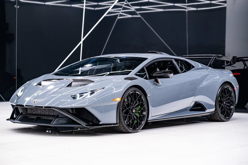 Used 2023 Lamborghini Huracan STO RWD image 2