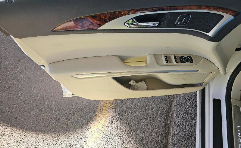 Used 2013 Lincoln MKZ FWD image 7