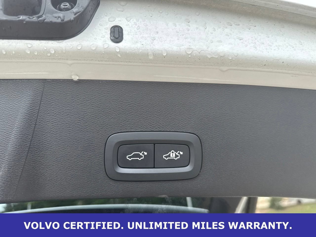 Certified 2026 Volvo XC40 B5 Plus AWD/4WD image 8