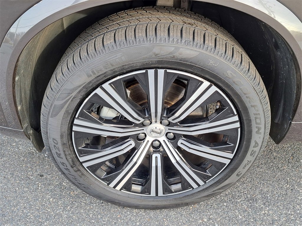 Used 2024 Volvo XC90 B5 Plus w/ Protection Package image 35
