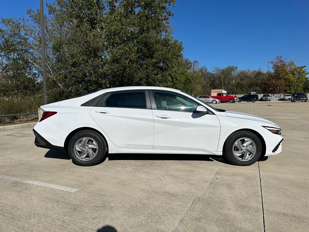 New 2026 Hyundai Elantra SE w/ Cargo Package image 4