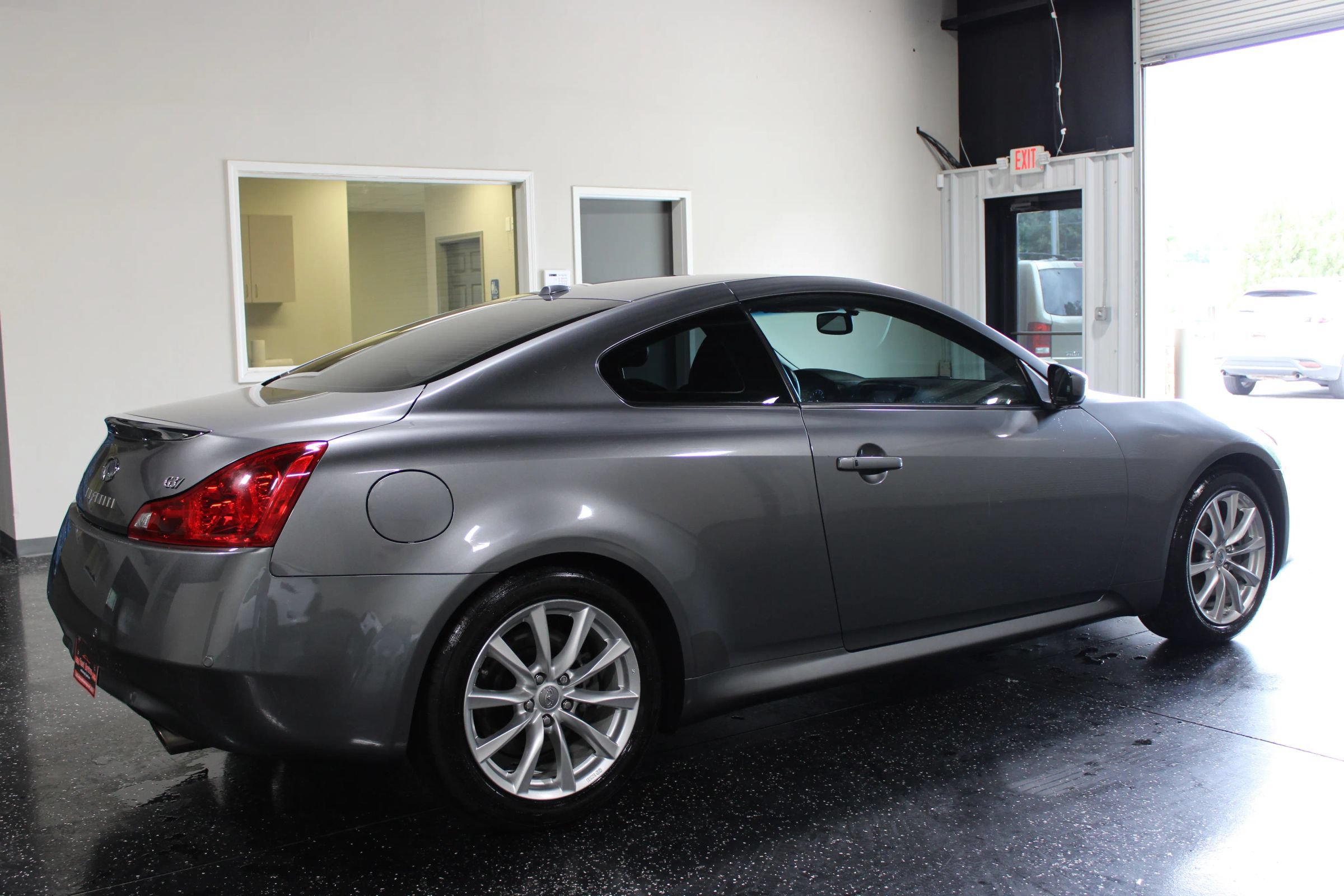 Used 2011 INFINITI G37 Journey w/ Premium Pkg RWD image 3