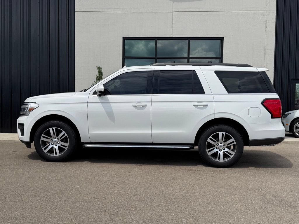 Used 2022 Ford Expedition XLT AWD/4WD image 2