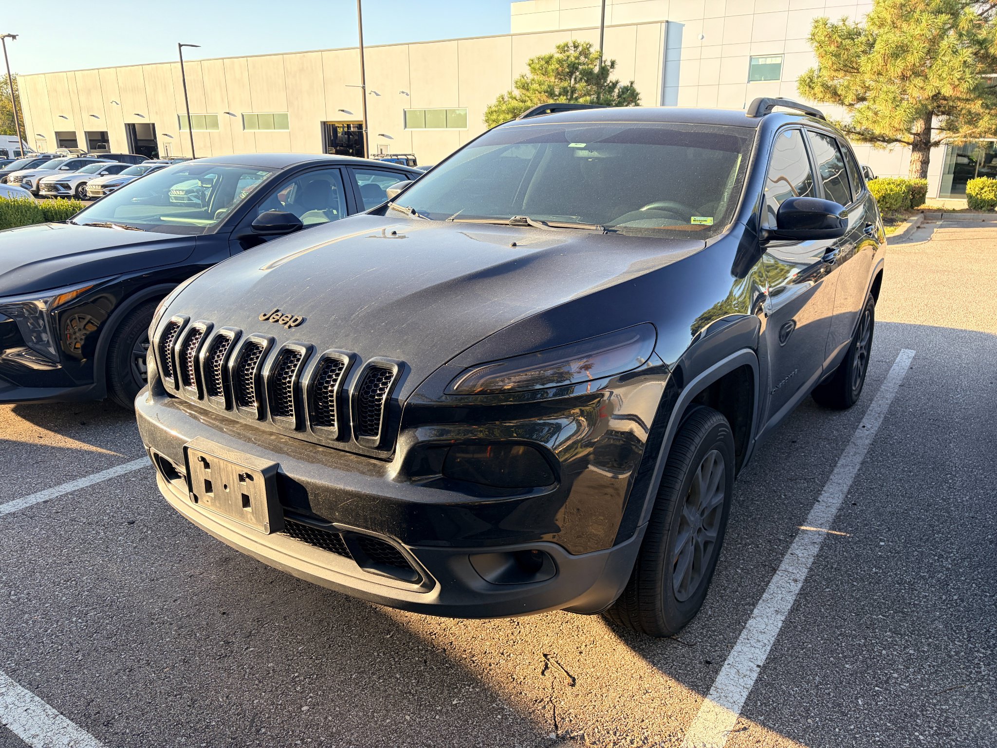 Used 2015 Jeep Cherokee Latitude w/ Cold Weather Group AWD/4WD image 1