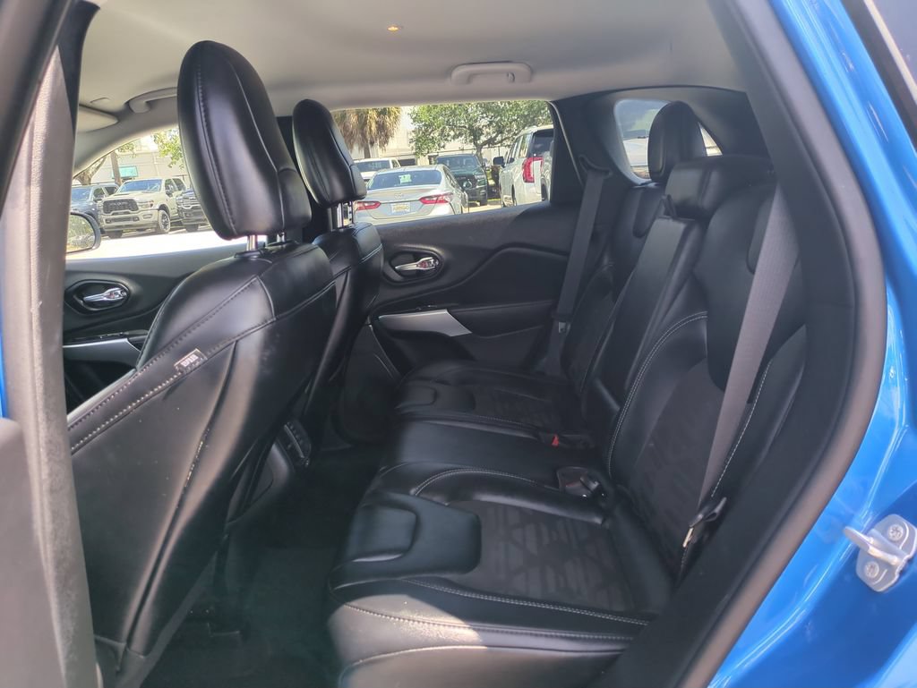 Used 2022 Jeep Cherokee Latitude AWD/4WD image 15