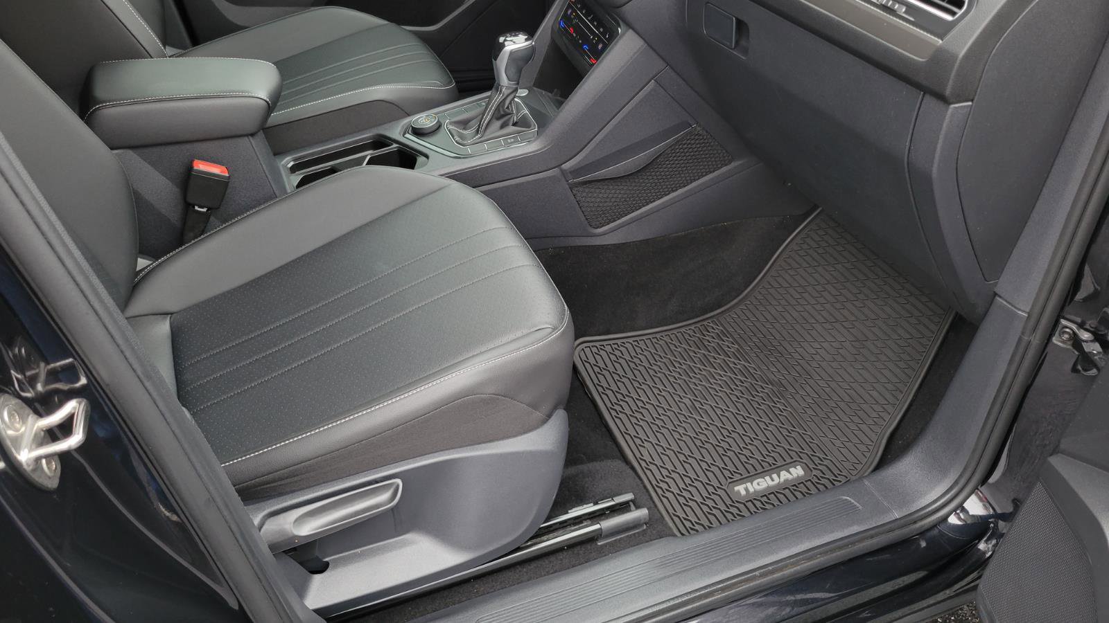 Used 2022 Volkswagen Tiguan SE w/ Panoramic Sunroof Package image 36