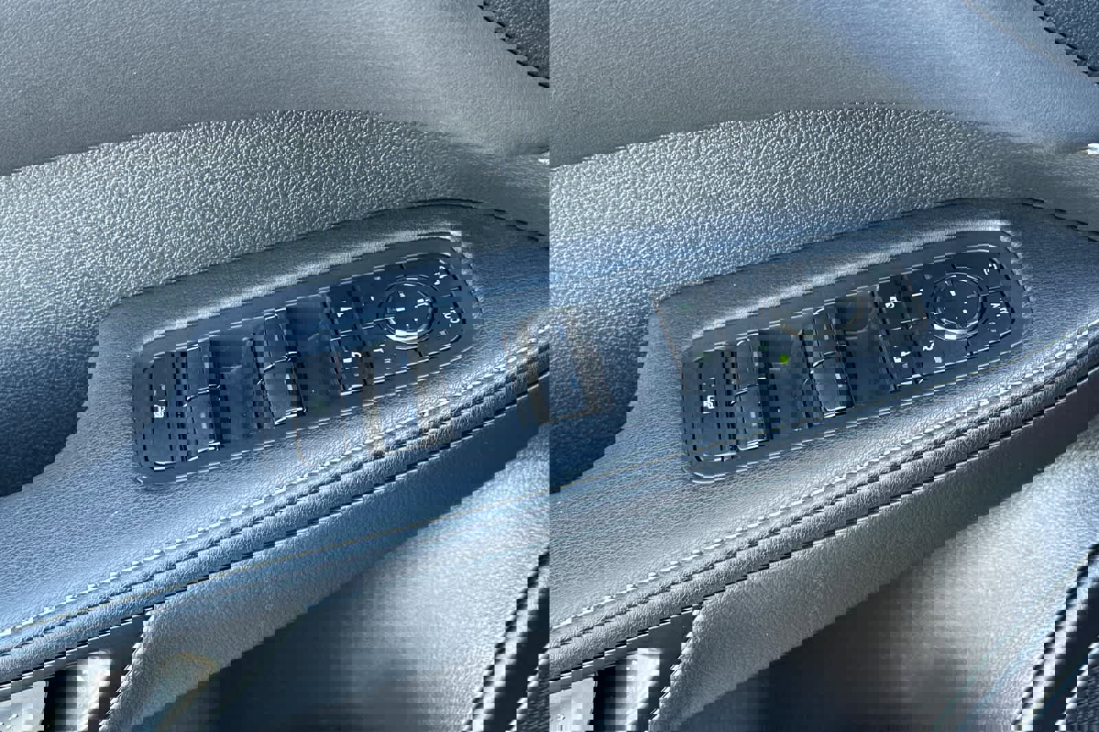 Used 2024 Lexus RX 500h F Sport w/ Convenience Package image 13