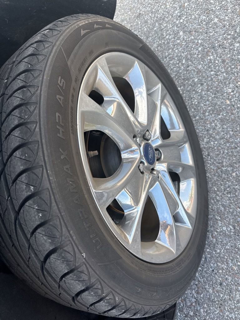 Used 2016 Ford Escape SE w/ Equipment Group 201A FWD image 9
