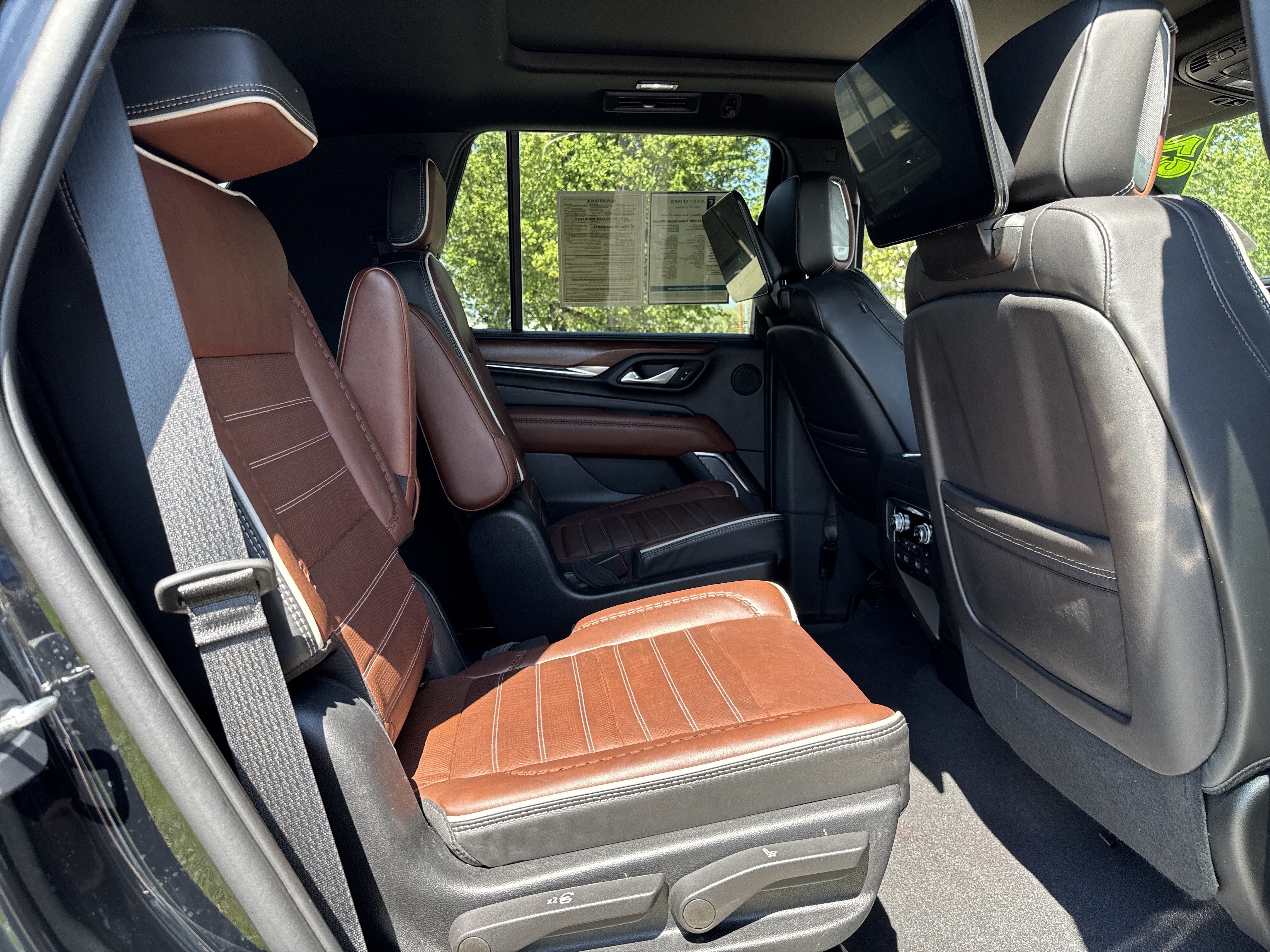 Used 2023 GMC Yukon Denali Ultimate AWD/4WD image 24