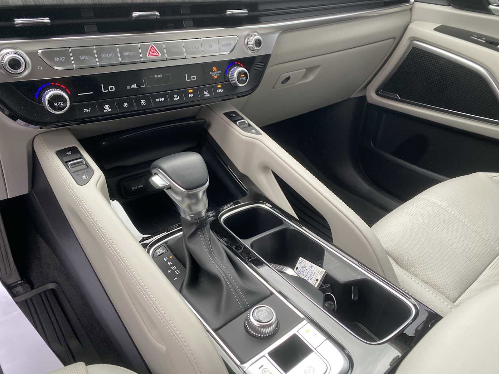 Used 2025 Kia Telluride EX w/ EX Captain's Chair Package FWD image 16