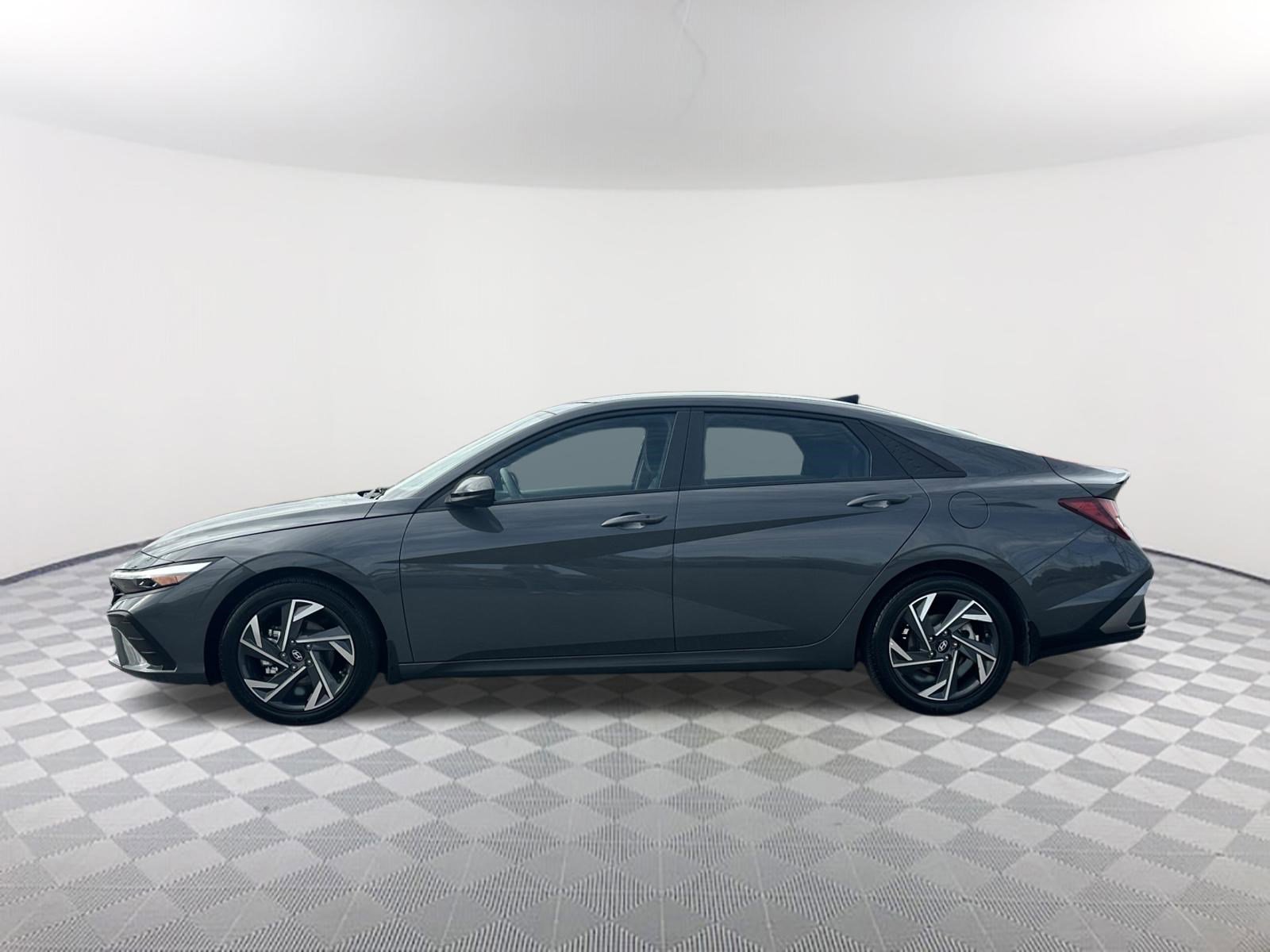 Used 2025 Hyundai Elantra Sport FWD image 11