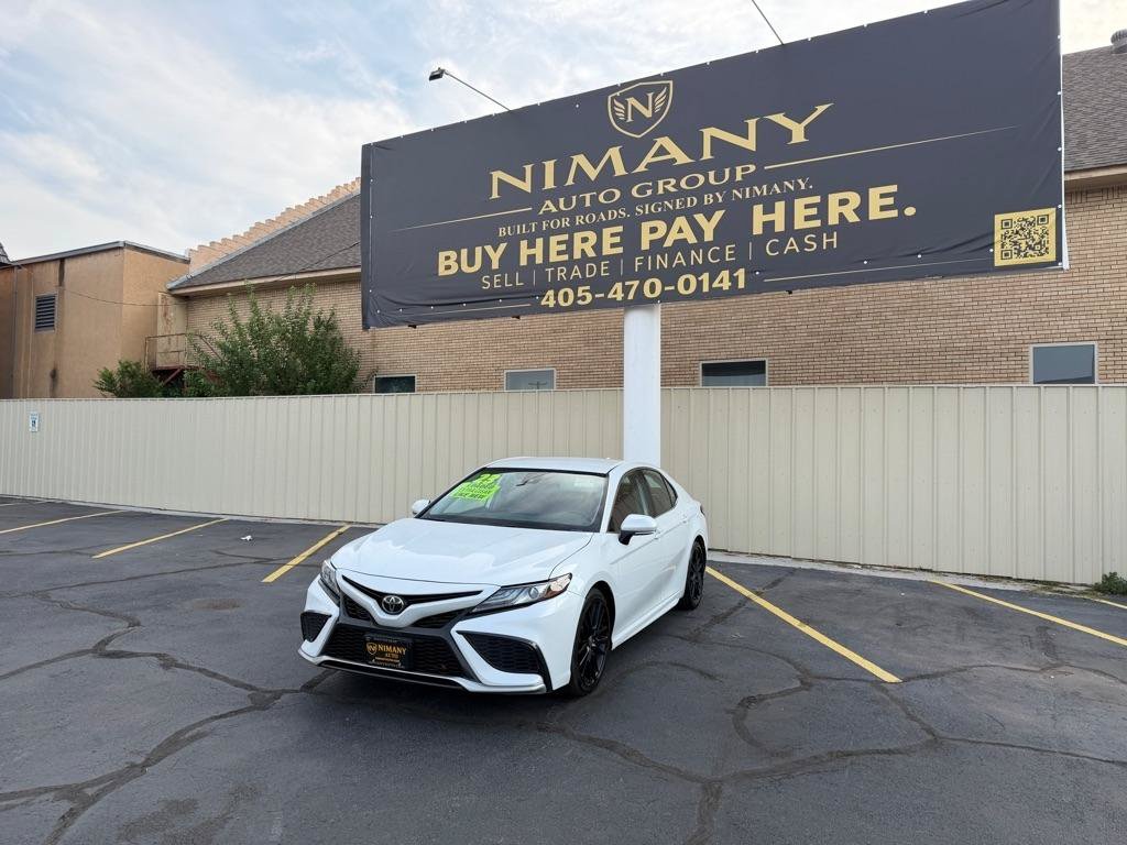 Used 2023 Toyota Camry XSE FWD image 3