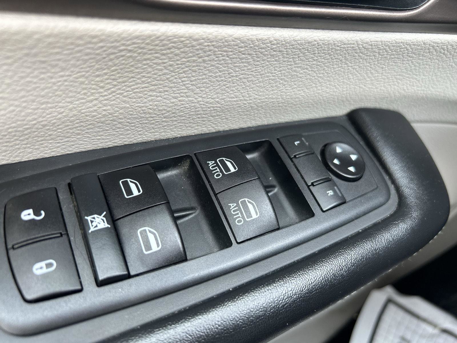 Used 2020 Chrysler Voyager LX FWD image 13