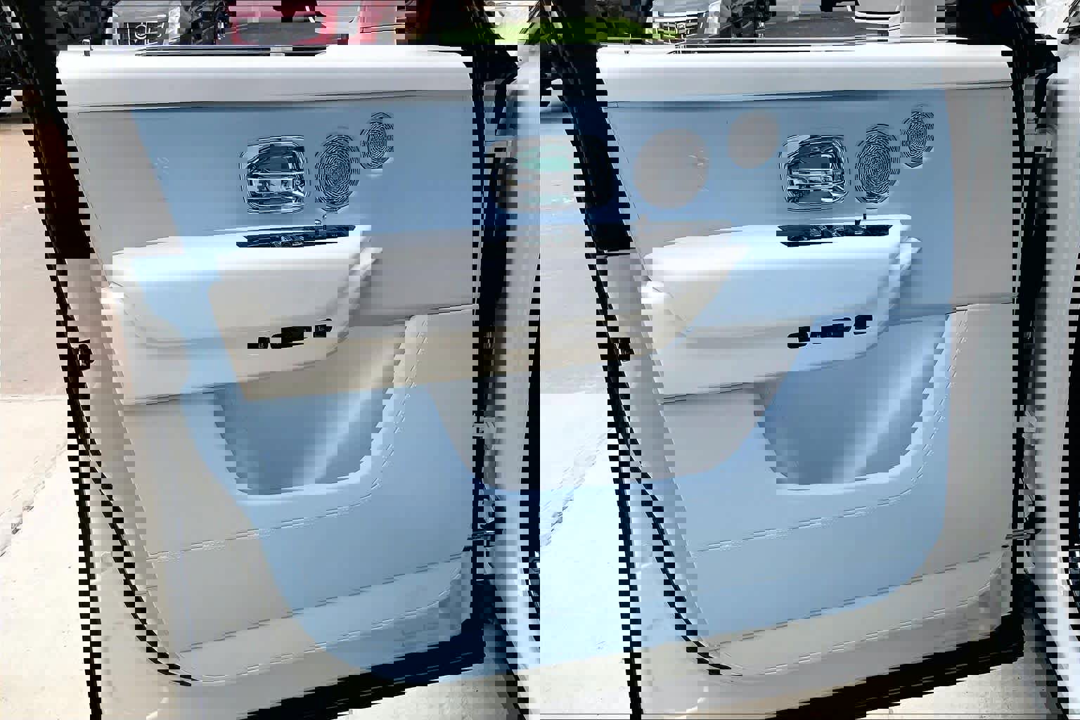 Used 2024 Rolls-Royce Cullinan w/ Cullinan Package image 20