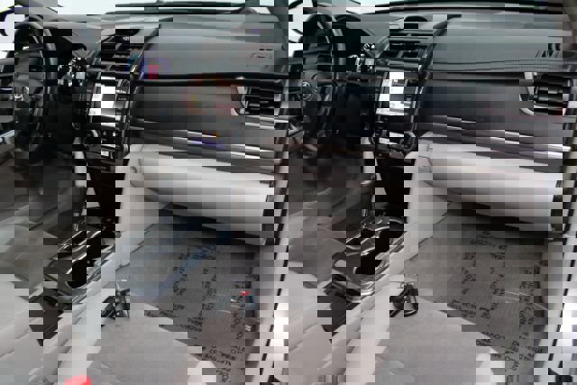 Used 2012 Toyota Camry XLE w/ Leather Pkg image 26