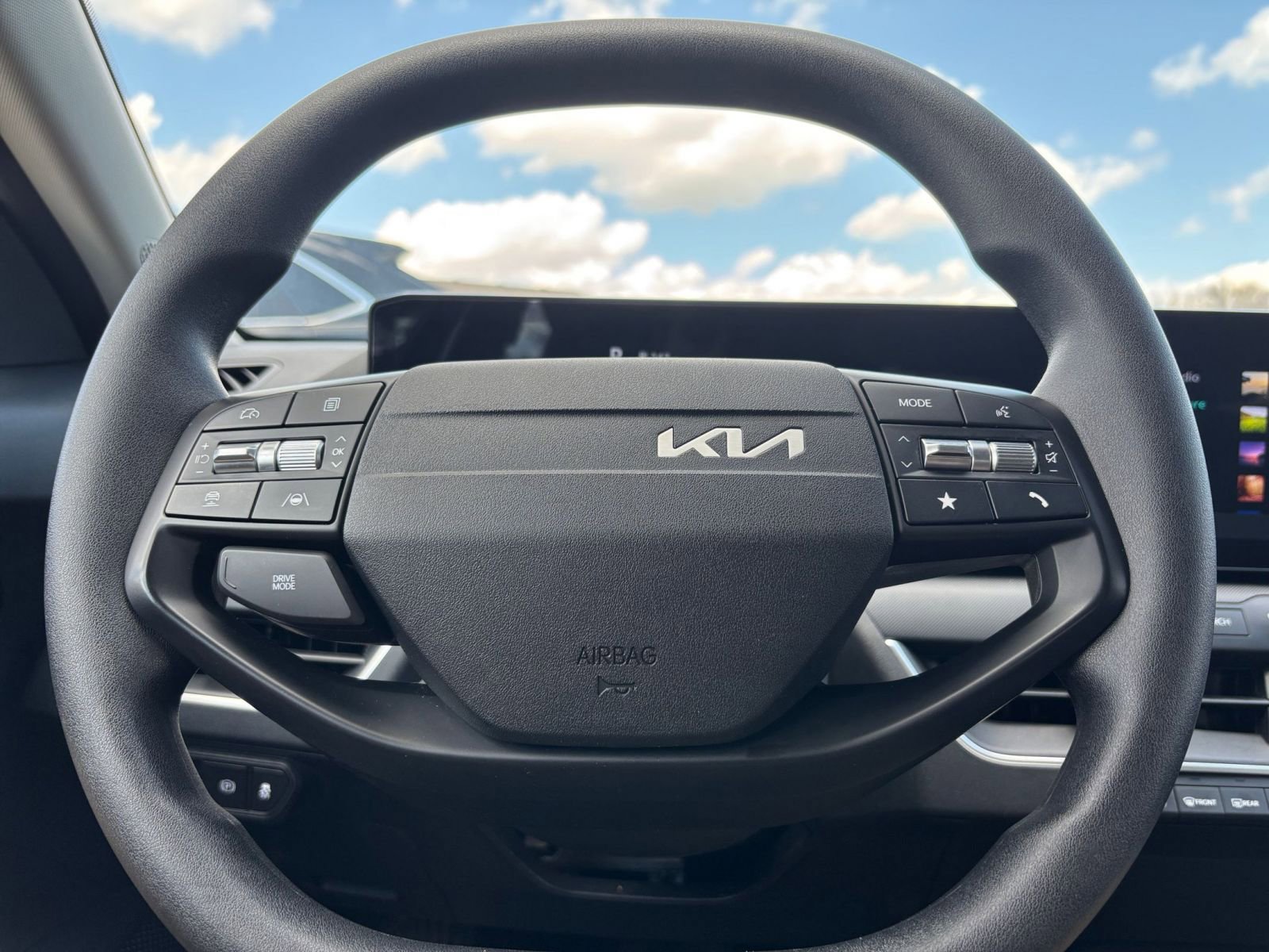 Used 2025 Kia K4 FWD image 28