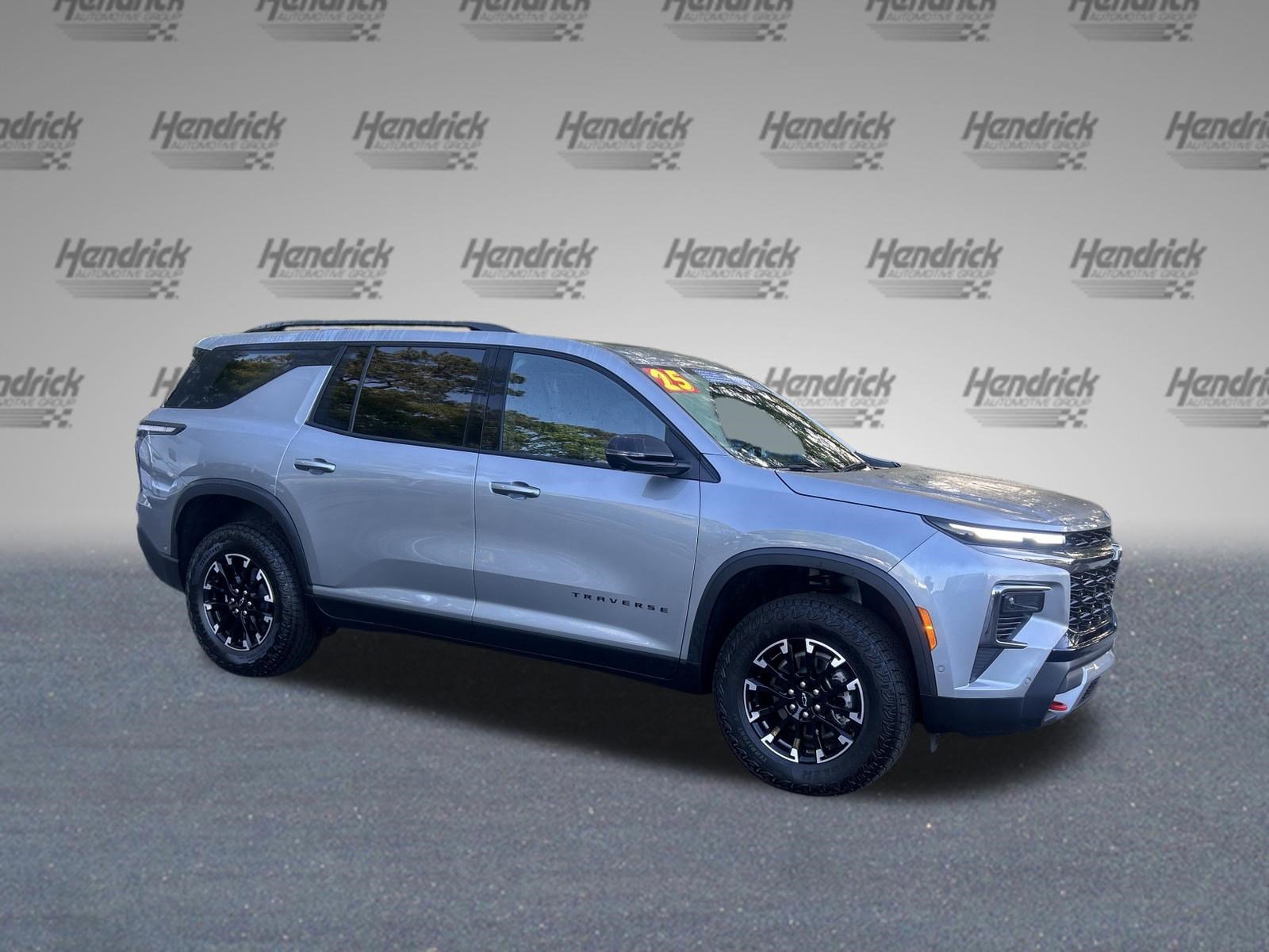 Used 2025 Chevrolet Traverse Z71 w/ Enhanced Driving Package AWD/4WD image 2