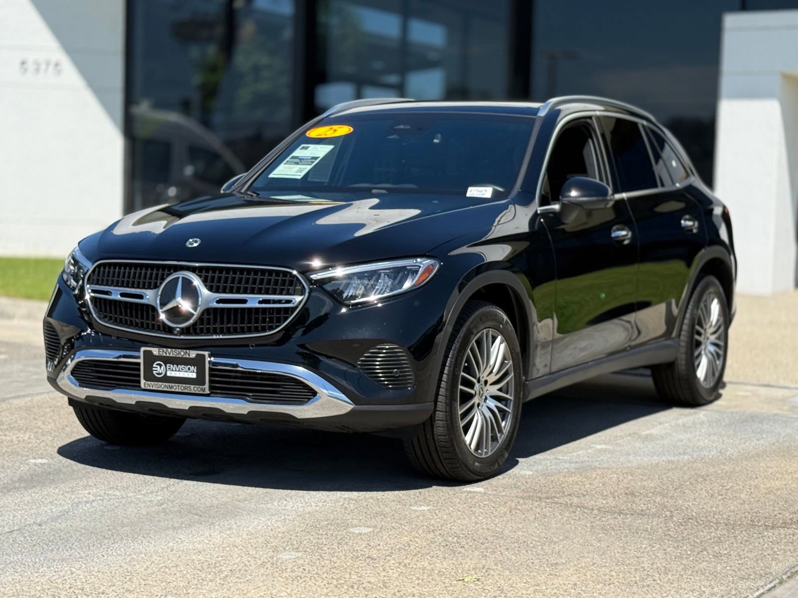 Used 2025 Mercedes-Benz GLC 300 image 2