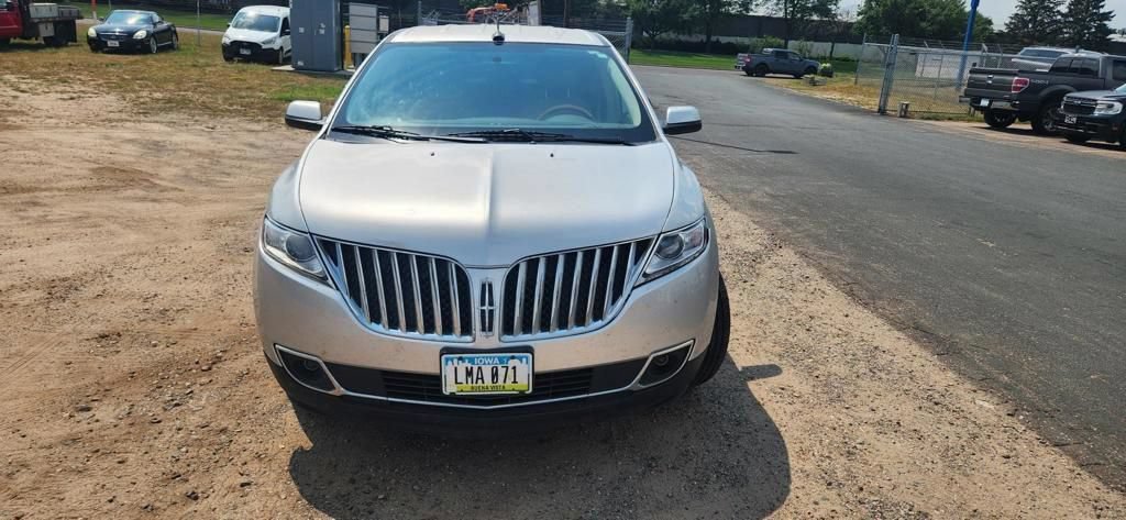 Used 2013 Lincoln MKX AWD w/ Wood Pkg image 2
