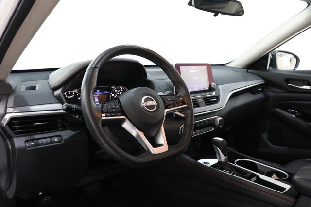 Used 2025 Nissan Altima 2.5 SR FWD image 14