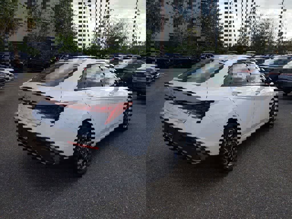 New 2025 Hyundai Elantra SEL image 7