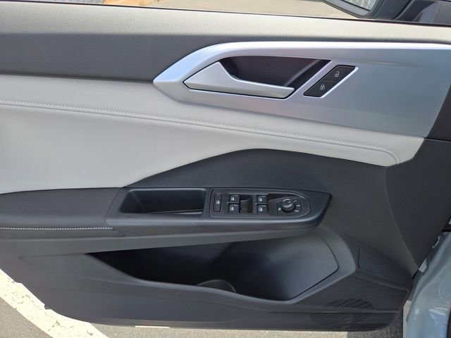 New 2026 Volkswagen Taos SE FWD image 9