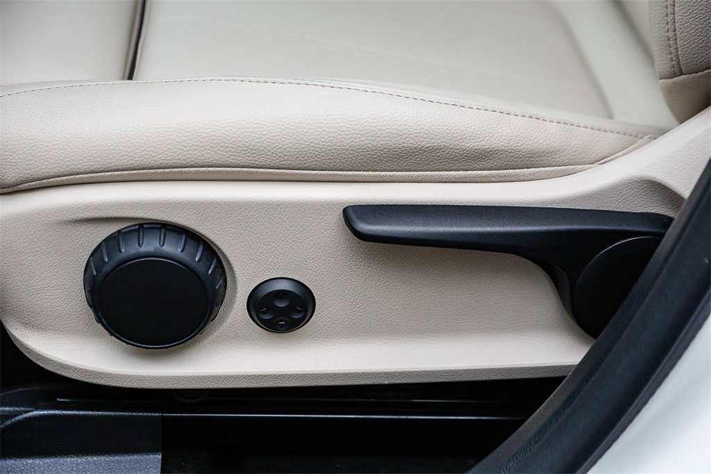 Used 2022 Mercedes-Benz EQB 300 4MATIC image 22