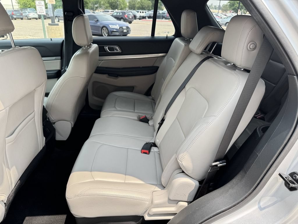 Used 2018 Ford Explorer XLT w/ Equipment Group 202A AWD/4WD image 26