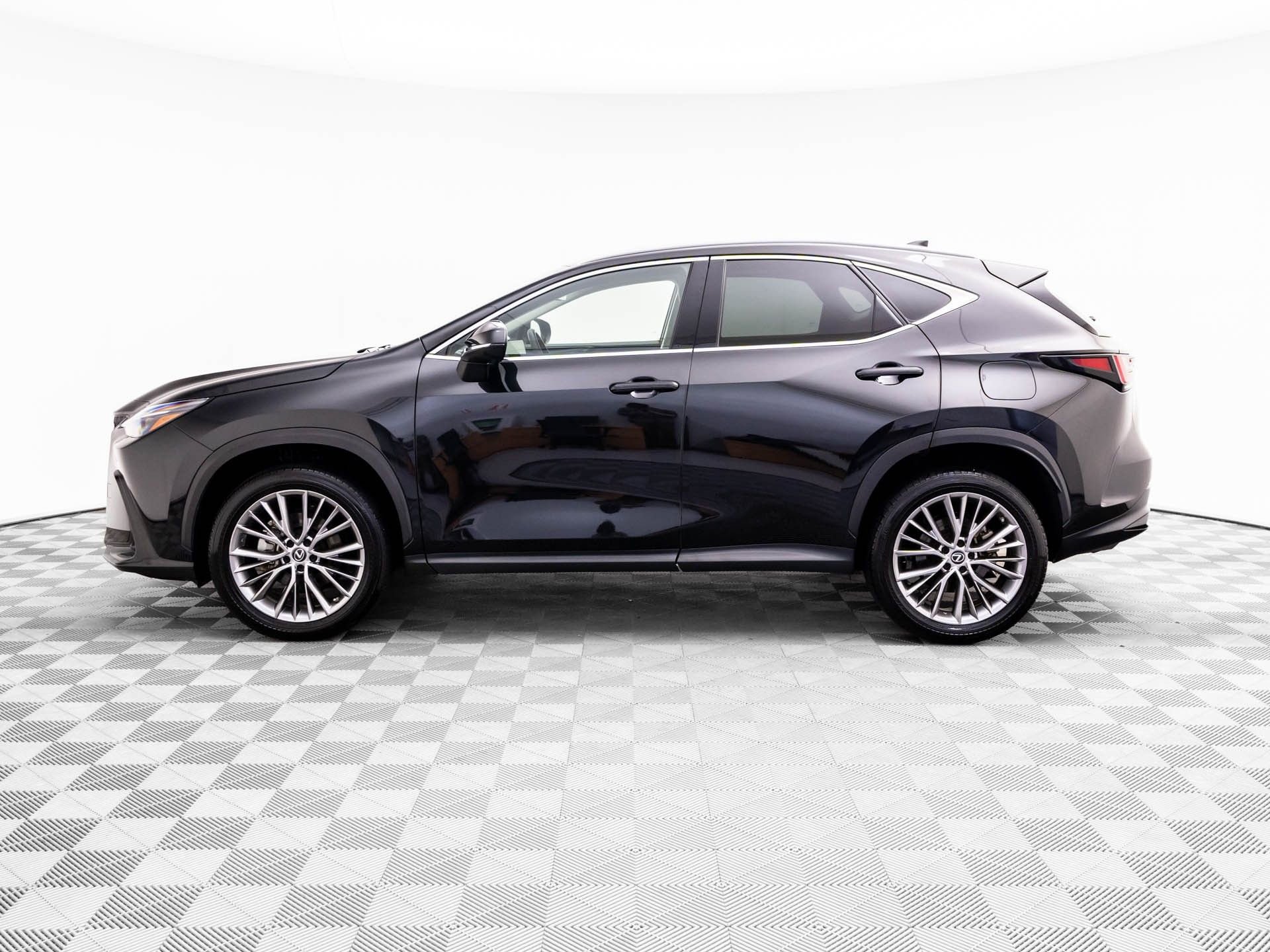 Used 2023 Lexus NX 350h AWD image 2
