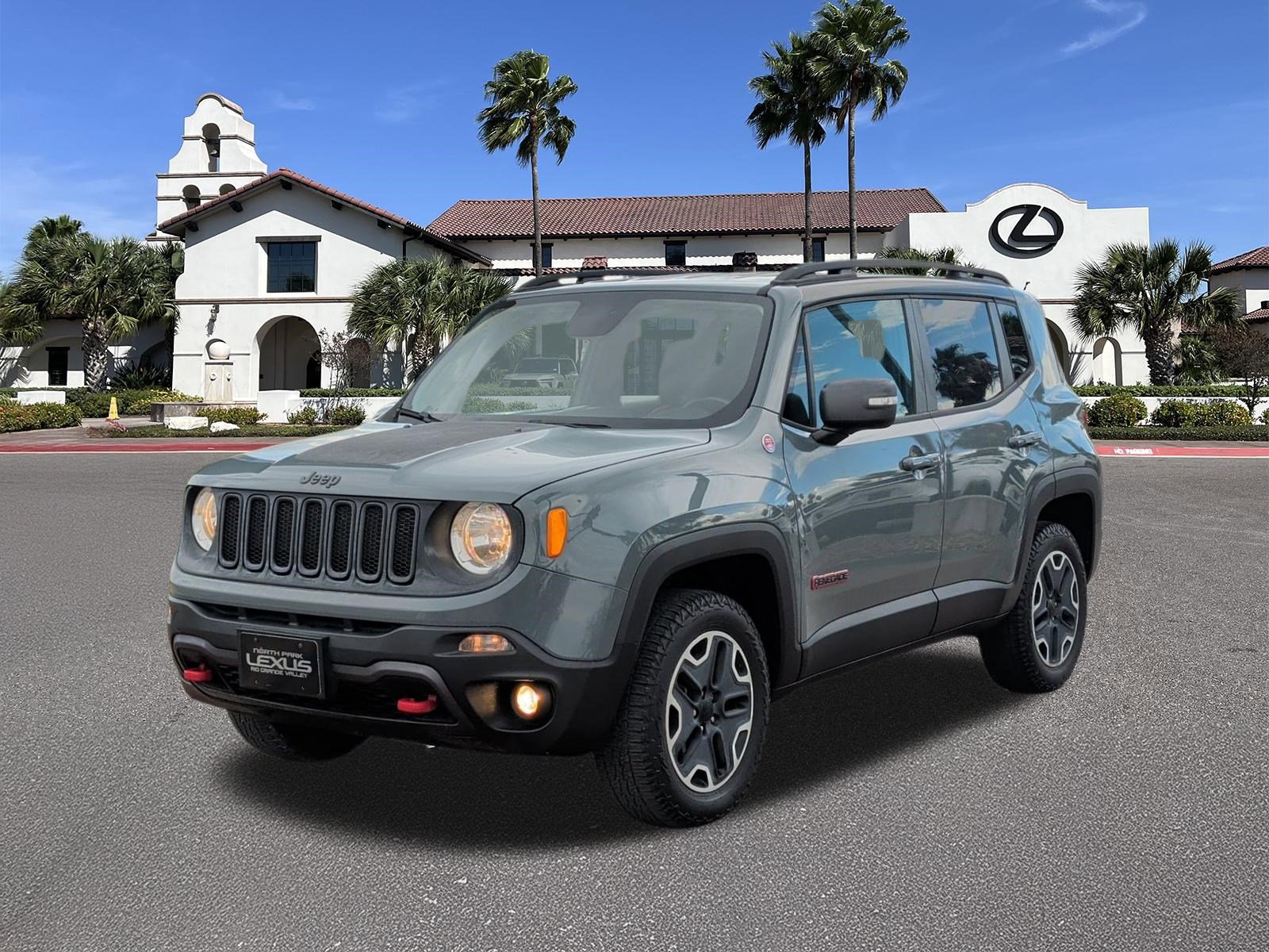Used 2016 Jeep Renegade Trailhawk w/ Premium Trailhawk Package AWD/4WD image 5