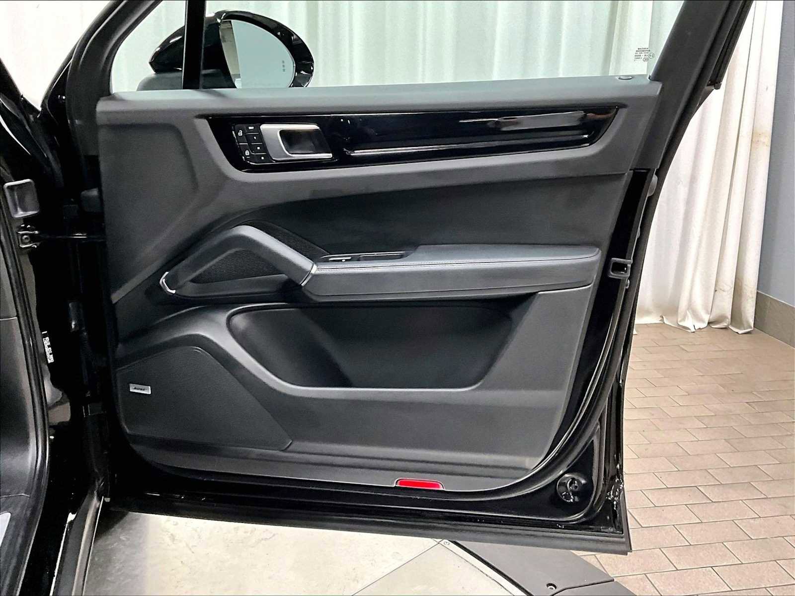 Used 2022 Porsche Cayenne image 29