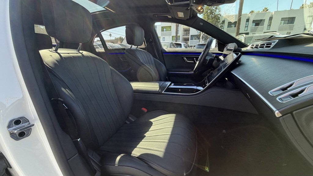 Used 2022 Mercedes-Benz S 580 4MATIC Sedan w/ AMG Line Package image 20