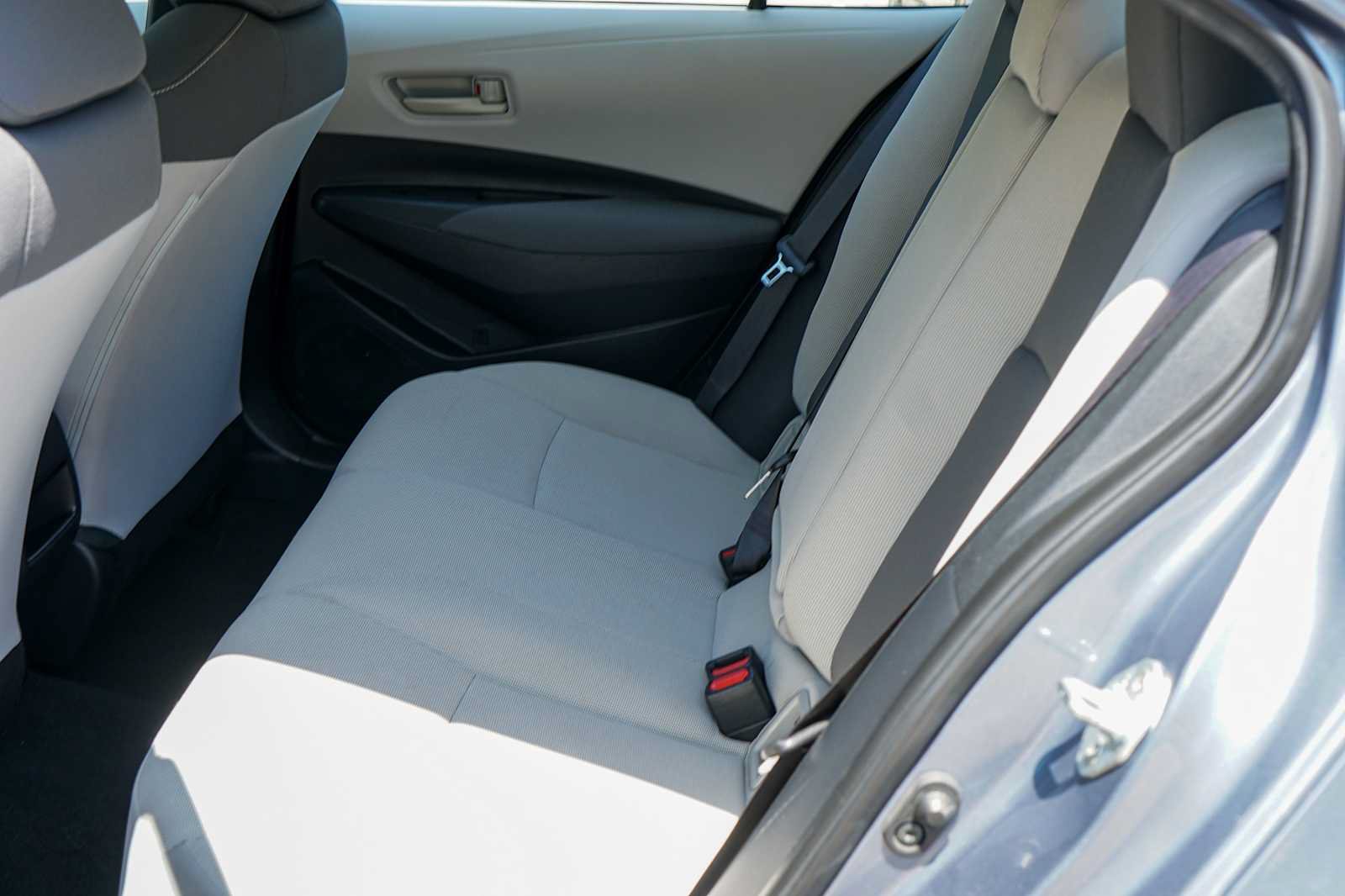 Used 2022 Toyota Corolla LE FWD image 16