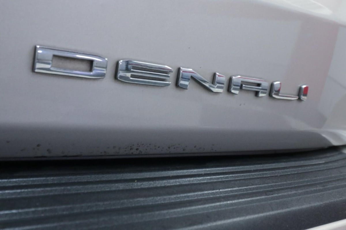 Used 2022 GMC Yukon Denali w/ Denali Premium Package image 33