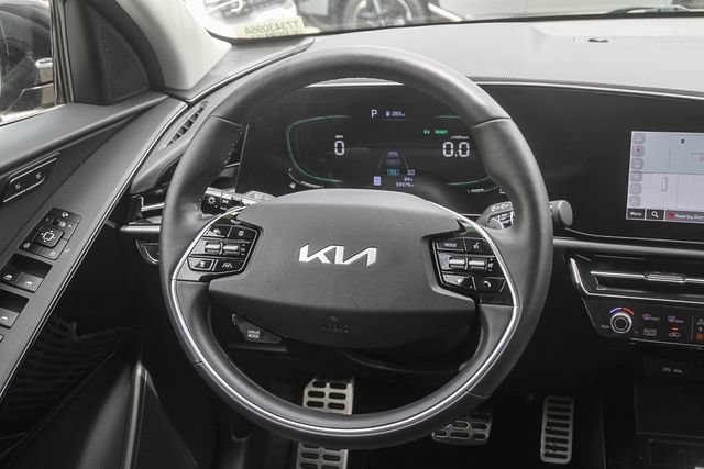 Used 2023 Kia Niro SX Touring FWD image 16